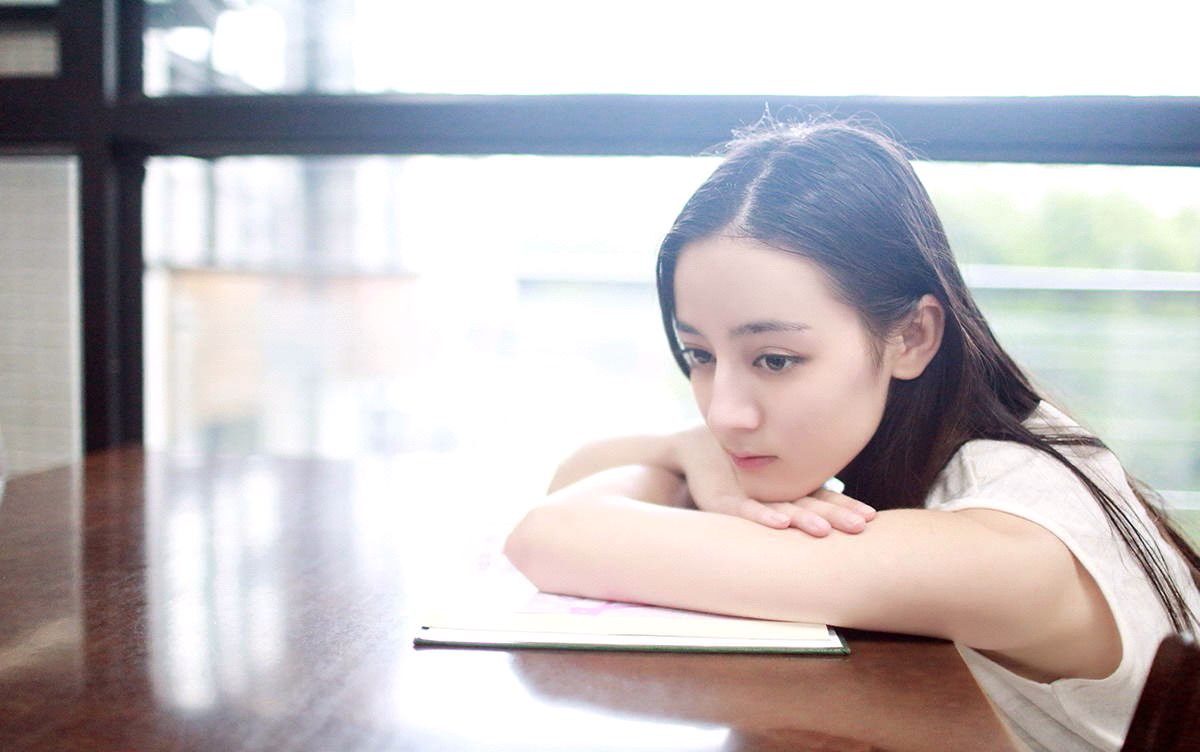 那些年明星被叫错的名，张艺兴热巴赵丽颖有礼貌，何老师直接崩溃