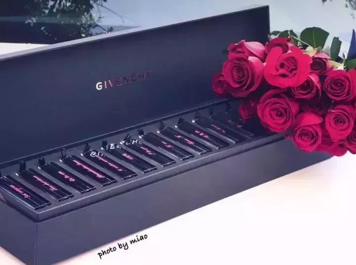 明星晒自己口红,晒男朋友口红