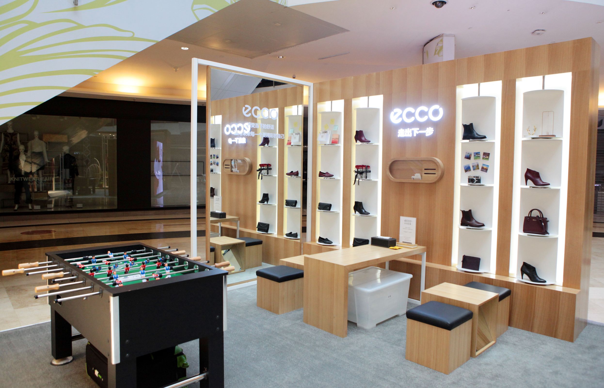 世界再大也不过丈量人生的脚步,世界再大也阻挡不了一颗勇敢的心