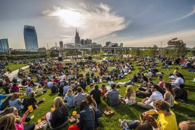 靠谱的景观草坪,露台人工景观草坪