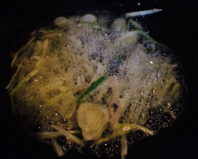 韭菜炒墨鱼仔,爆炒墨鱼仔教学