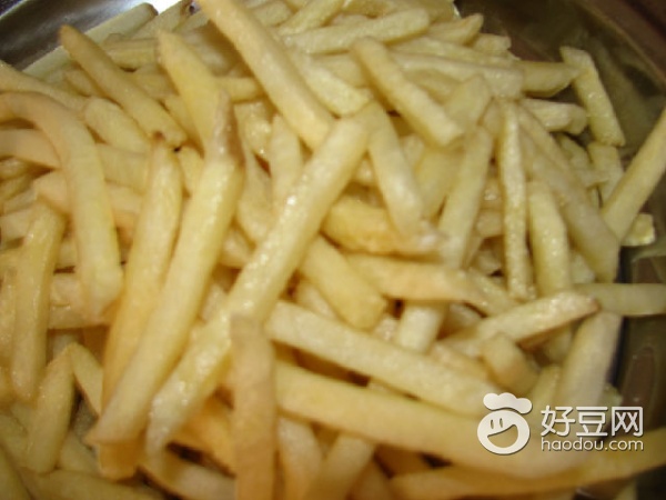 制作炸薯条半成品美食,自制美食炸薯条