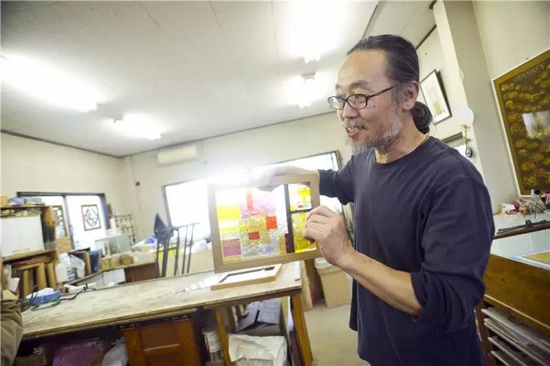彩色玻璃大师高井啓司：“经验和情感都可以分享，但‘悟’是万万不能的。”｜日本工艺寻访之旅Vol.5