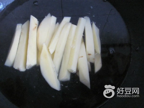 制作炸薯条半成品美食,自制美食炸薯条