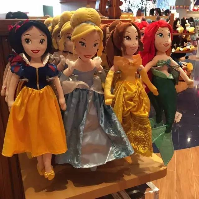 上海迪士尼酒店最高3000多元一晚！半小时卖出上万张门票！杭州一家人去玩要花多少？算完整个人不好了