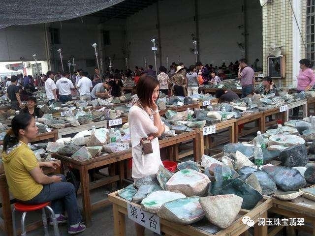 云南缅甸翡翠批发报价,云南缅甸翡翠毛料批发市场多大
