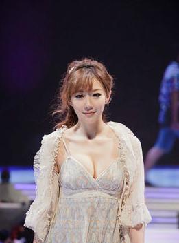 范冰冰杨幂大家都认识网友说：我还认识郭美美这个十八线“女星”