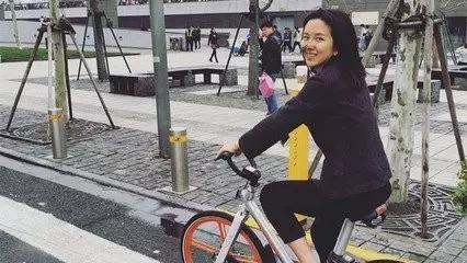 比尔盖茨是如何错失世界首富的,世界首富比尔盖茨的成功经历