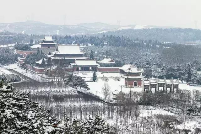 雍正的陵墓为什么不跟康熙的一起,乾隆给雍正修陵墓