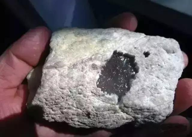 翡翠赌石的12种玩法图片,莫湾基翡翠原石赌石要诀