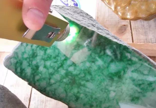 翡翠赌石的12种玩法图片,莫湾基翡翠原石赌石要诀