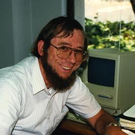 PPT起源故事：令20多岁的乔布斯痴迷，美国发动战争的辩护工具