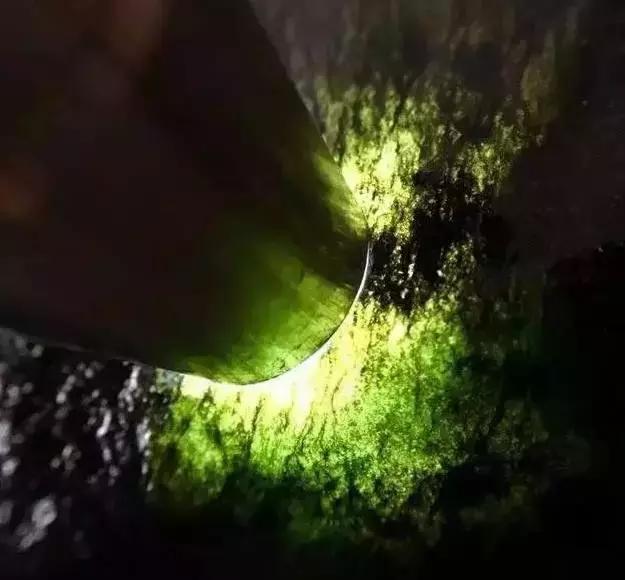 翡翠赌石的12种玩法图片,莫湾基翡翠原石赌石要诀