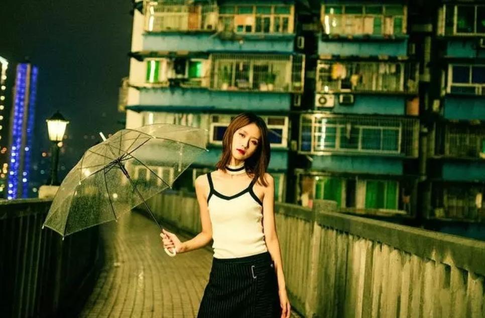 一个女孩主动加你微信聊天纪录,主动加微信的妹子