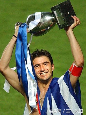 2016年欧洲杯金球奖金靴奖,历届欧洲足球金球奖得主捧杯图片