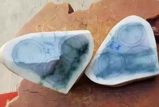 翡翠赌石的12种玩法图片,莫湾基翡翠原石赌石要诀