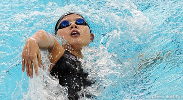 仰泳的正确泳姿教学视频,仰泳的正确泳姿完整慢动作