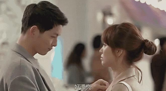 红色毛衣配什么毛衣链好看,想把毛衣穿时髦从拒绝这3款开始