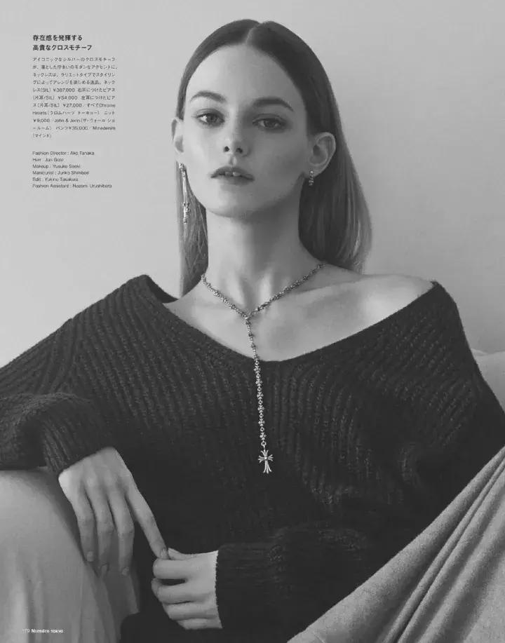 红色毛衣配什么毛衣链好看,想把毛衣穿时髦从拒绝这3款开始