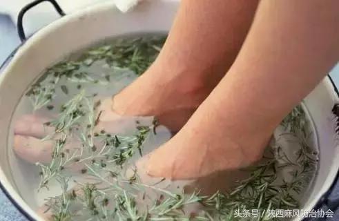 冬天泡脚护脚的方法,养生泡脚又到了冻手冻脚的季节了