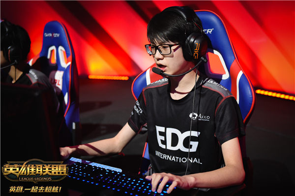 uzi和meiko最近频繁韩服上分,2018uzimeiko