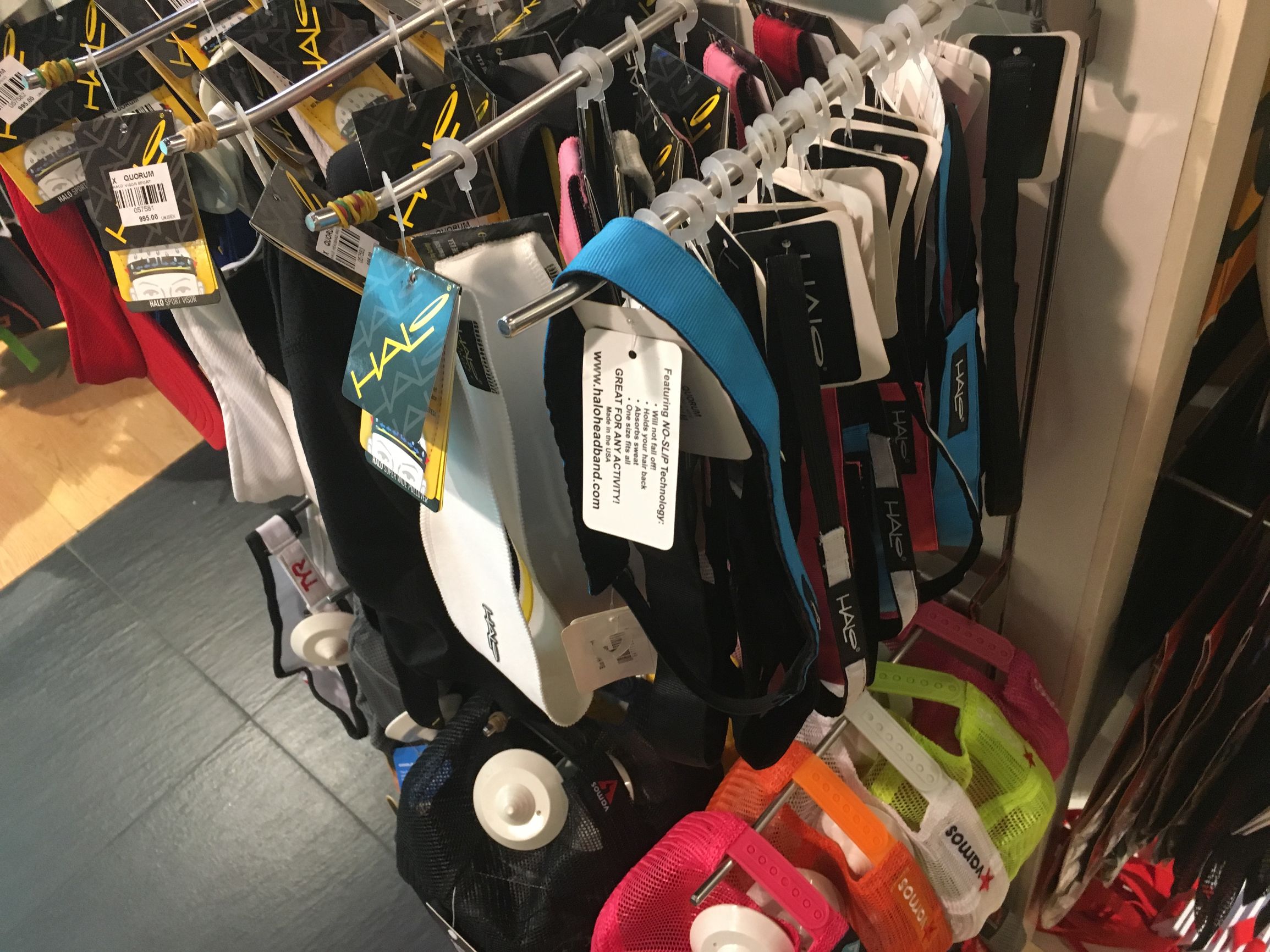 跑步也是门生意，这家门可罗雀的跑步用品店就能做到月入10万