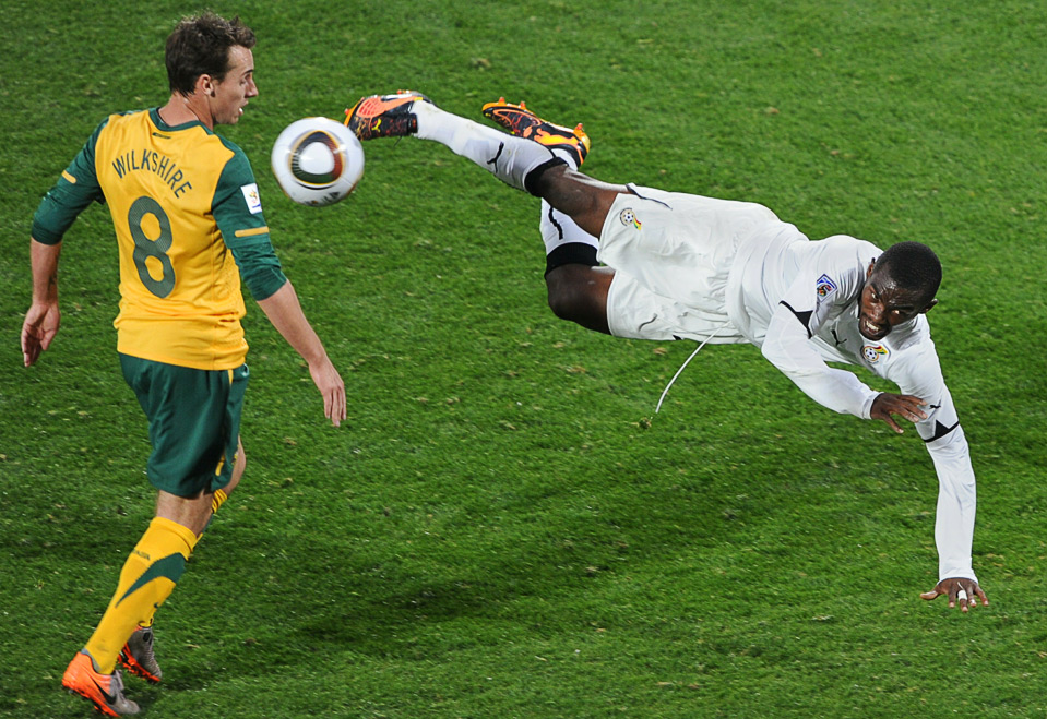 欧冠足球比赛用球,足球历史第一球