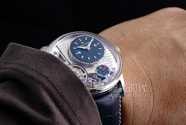 艾美这款匠心引力表，天生一副爆款相