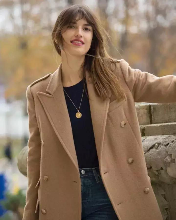 红色毛衣配什么毛衣链好看,想把毛衣穿时髦从拒绝这3款开始