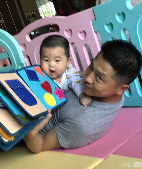 张杰哄谢娜,张杰流泪感动告白谢娜