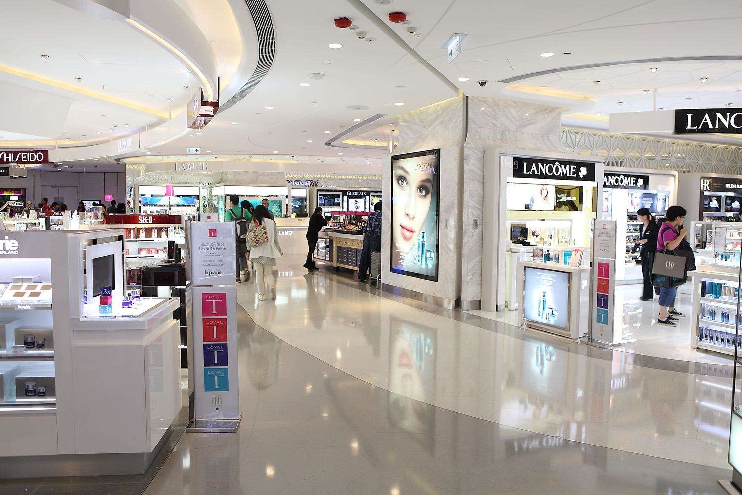 刚刚！香港高铁“一地两检”被通过，以后广东人去香港血拼更方便