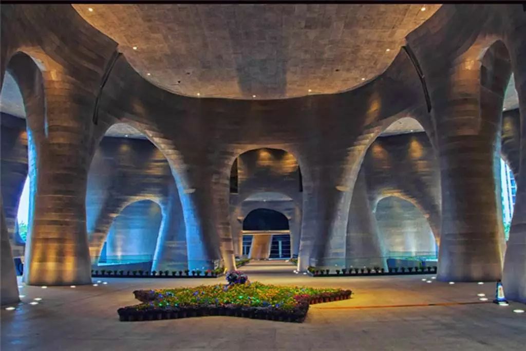 上海哪个地铁站去景点方便,上海免费景点及地铁路线