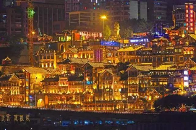 重庆让人着迷的城市,重庆一个充满火锅味的城市