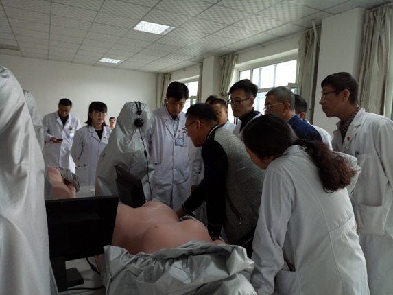 兰州石化总医院策划医护人员进行人体模具模拟技能操作培训