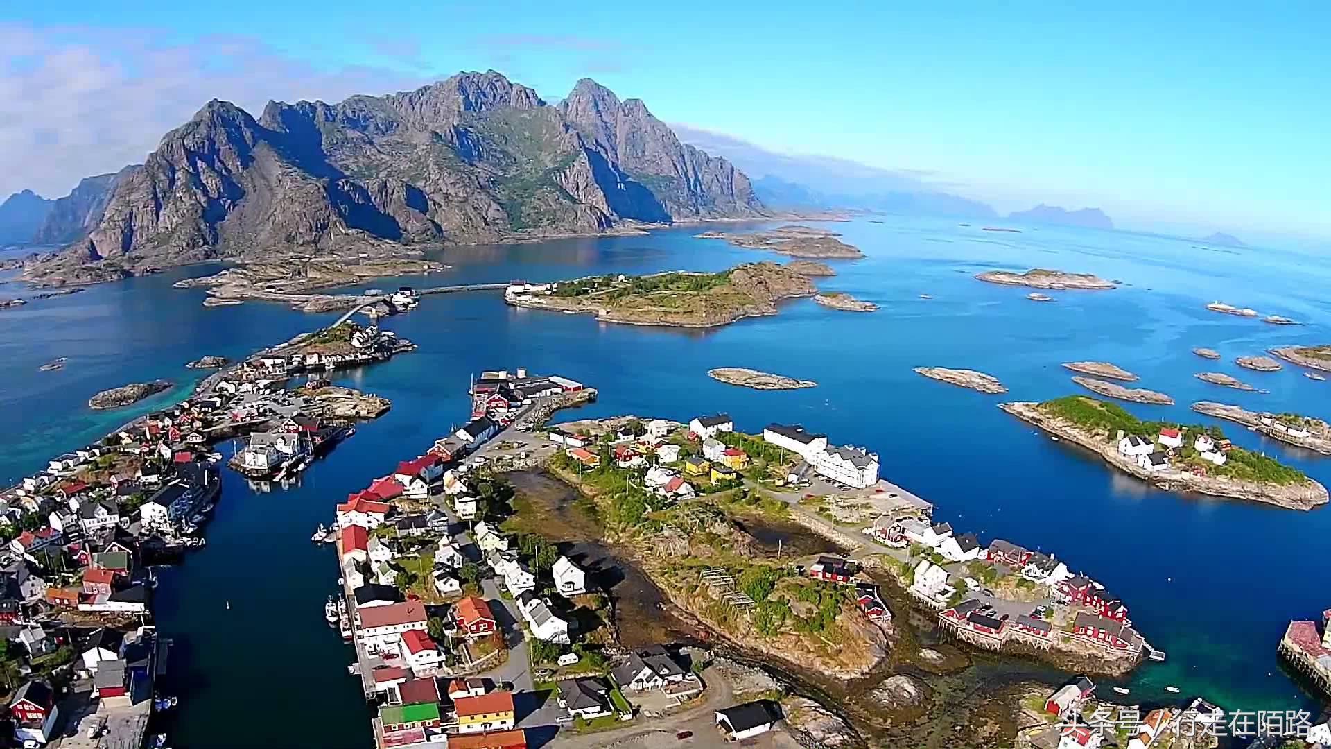 挪威北部罗浮敦群岛足球场,挪威渔民捕鱼