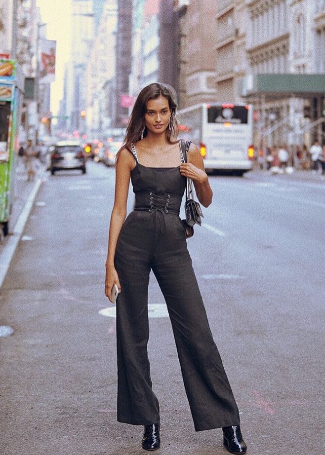 奚梦瑶摔一跤之后维密更火,奚梦瑶一摔为什么是经典