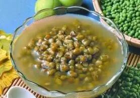 天气变冷嗓子痒干咳煲什么汤,秋冬嗓子干痒咳喝什么汤