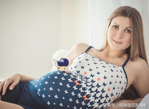 孕期头发油得快怎么回事,怀孕之后头发出油变少了