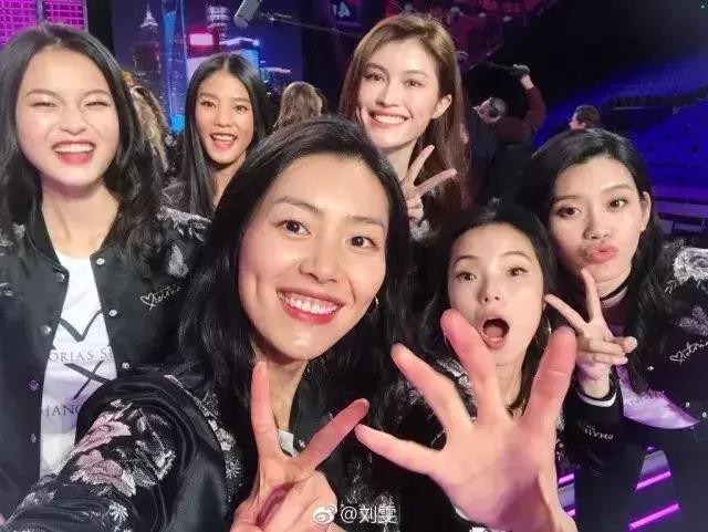 维密秀奚梦瑶摔倒完整版,奚梦瑶在维密大秀上摔倒