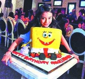 陈伟霆的生日蛋糕太别致了吧！原来明星过生日的蛋糕都这么有故事