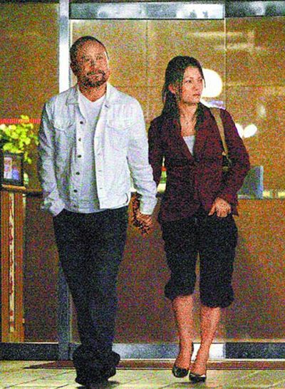 红极一时的情歌王子，为照顾患癌妻退出歌坛，和张韶涵妈妈传绯闻