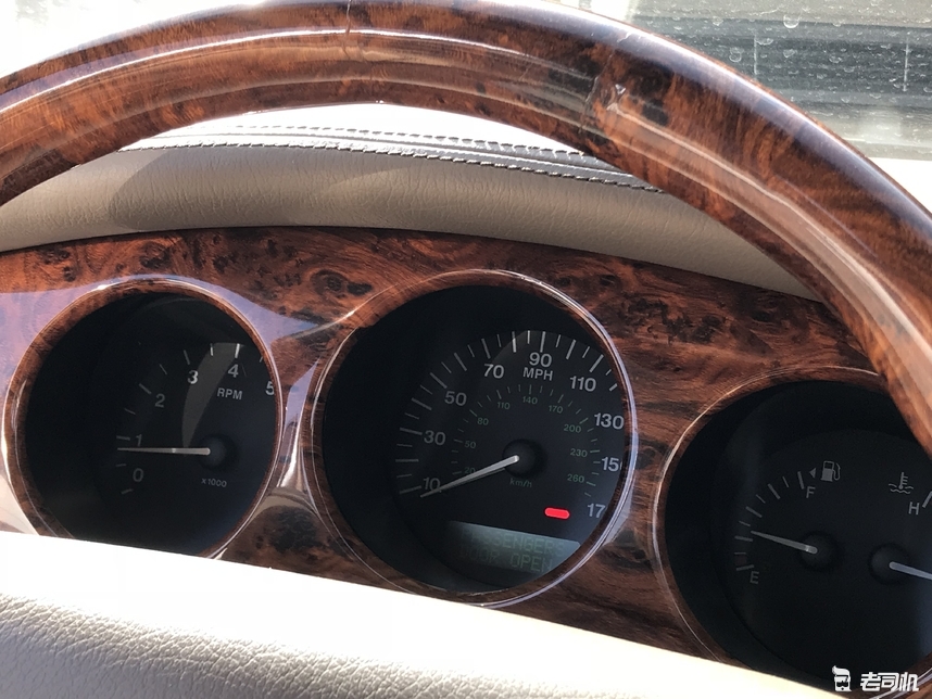 四眼捷豹xj3.0四驱顶配版,捷豹xj8经典色