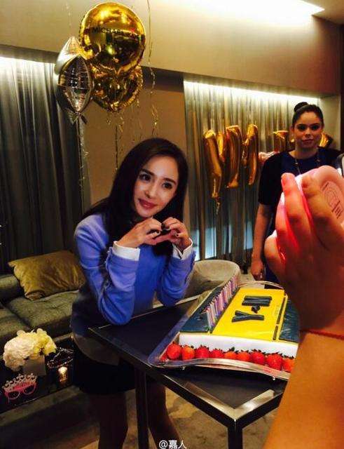 陈伟霆的生日蛋糕太别致了吧！原来明星过生日的蛋糕都这么有故事