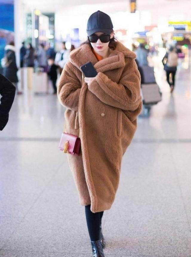 海清英伦风格子外套,39岁的海清一身红色套装还有气质