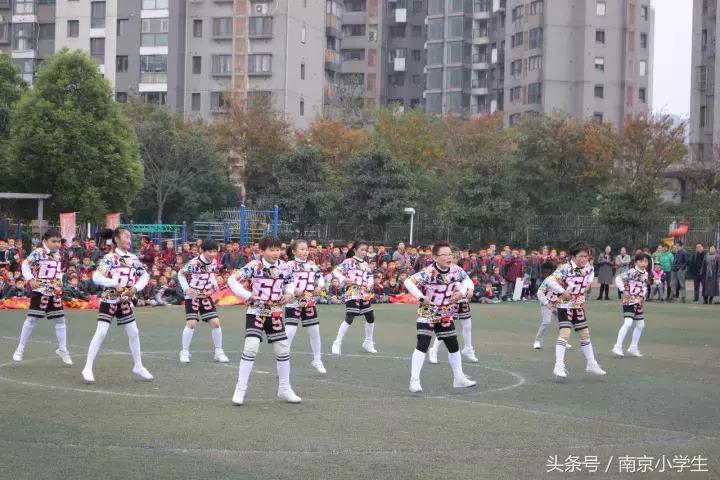 寒风抵挡不住同学们的热情,寒风抵挡不住他们的热情