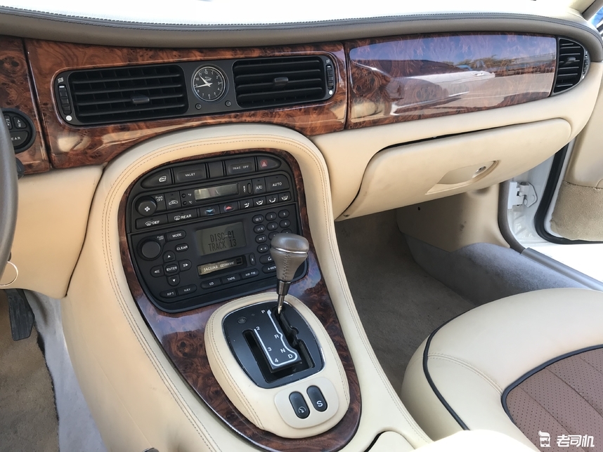 四眼捷豹xj3.0四驱顶配版,捷豹xj8经典色