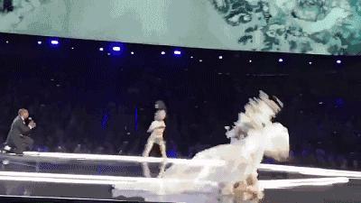 华丽的“梦瑶摔”，能否推动防滑砖标准快点建立？