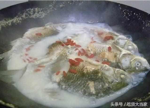 炖鱼的4个最简单方法,这才是炖鱼的正确方法
