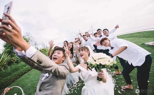 刚踢完中超百场又走进婚礼殿堂苏宁小将一个月内“双喜临门”