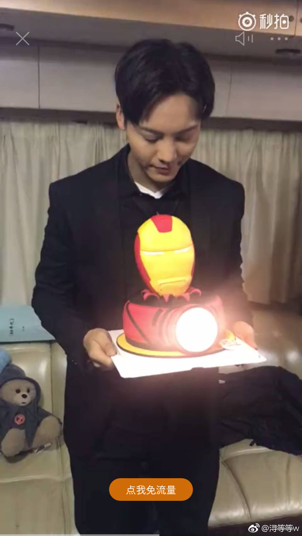 陈伟霆的生日蛋糕太别致了吧！原来明星过生日的蛋糕都这么有故事